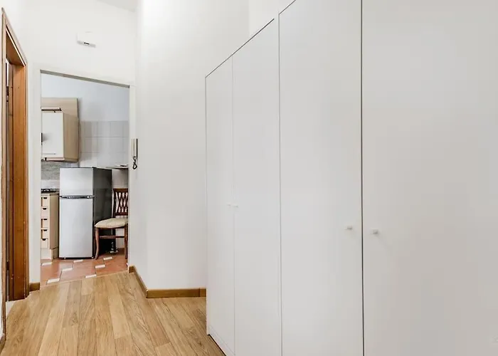 アパート Tiburtina White House ローマ