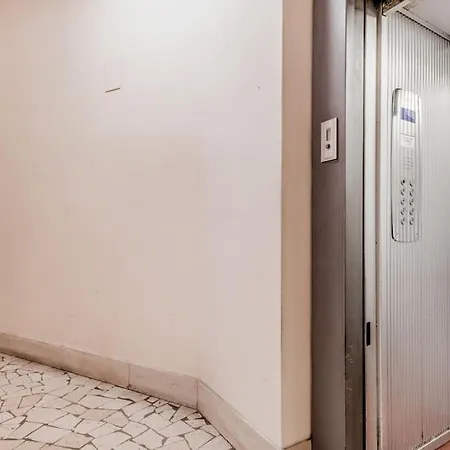 Tiburtina White House شقة *