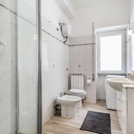 Tiburtina White House شقة